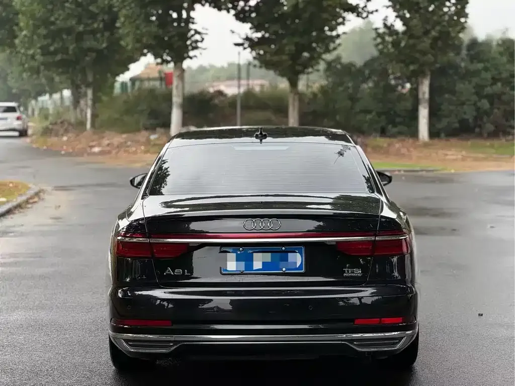 Audi A8 — фото 3