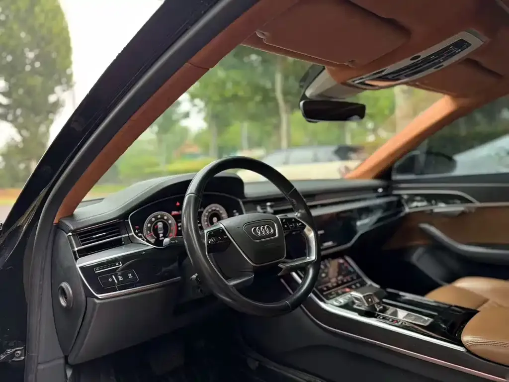 Audi A8 — фото 6