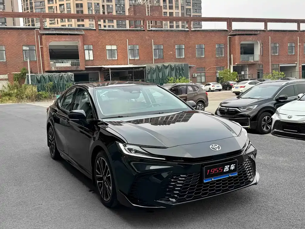 Toyota Camry — фото 5
