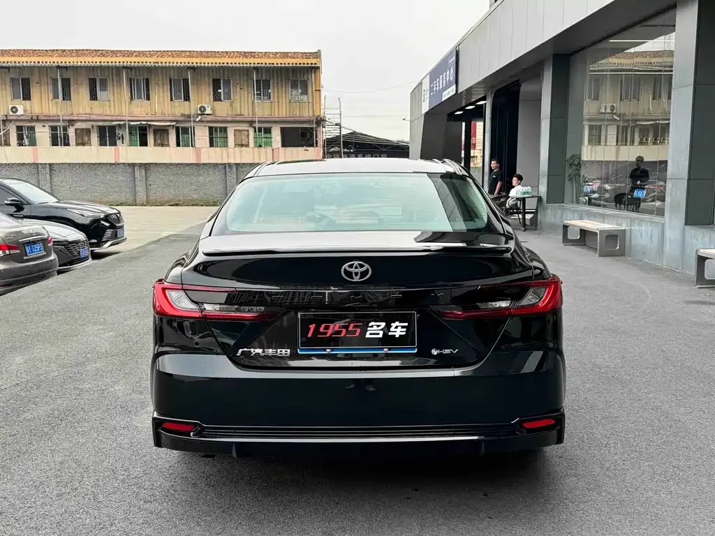 Toyota Camry — фото 9