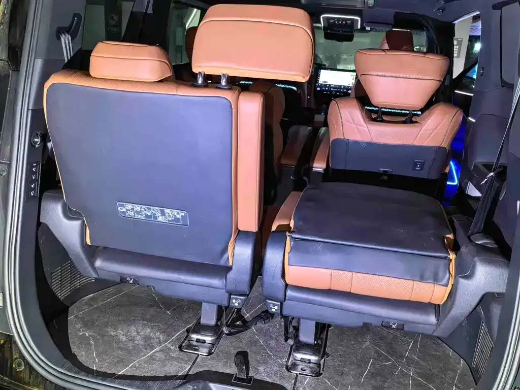 Toyota Vellfire — фото 3