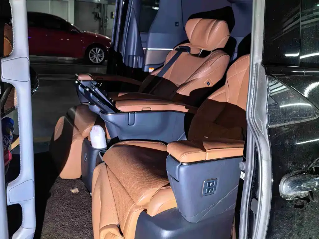 Toyota Vellfire — фото 8