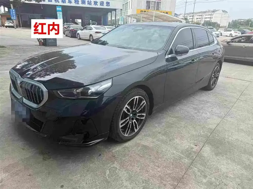 BMW 5 Series — фото 1