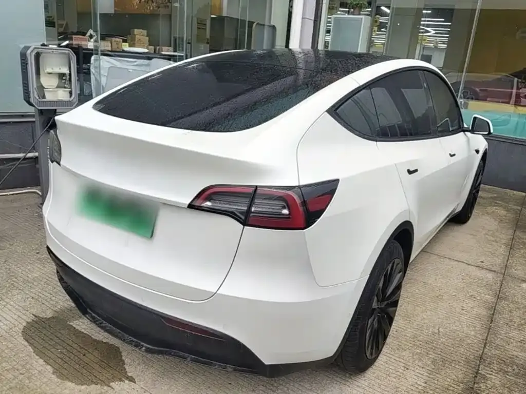 Tesla Model Y — фото 6