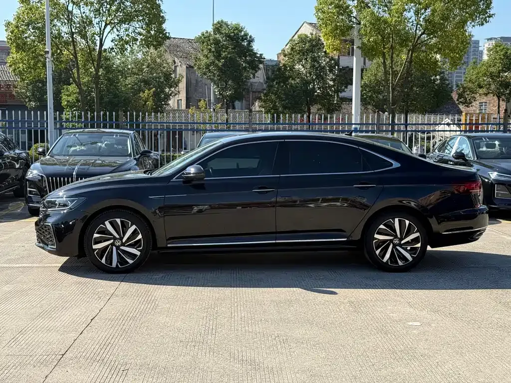 Volkswagen Passat — фото 10