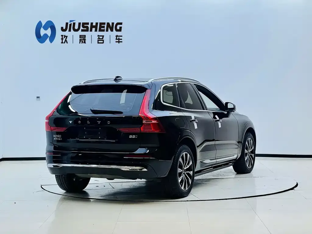 Volvo XC60 — фото 7
