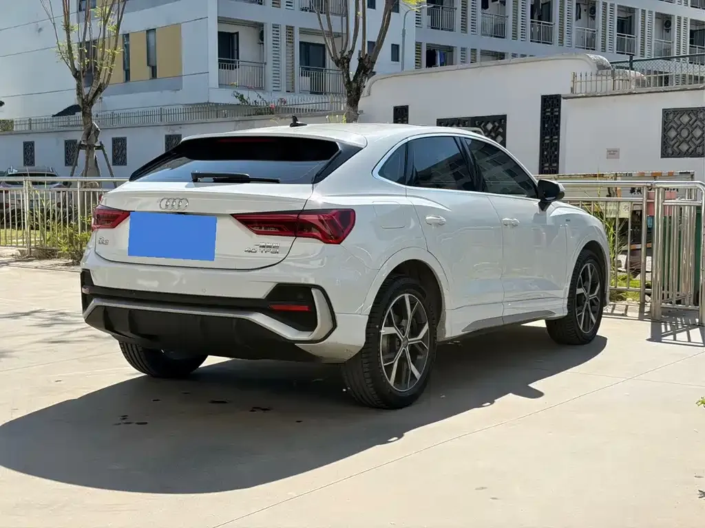 Audi Q3 Sportback — фото 10