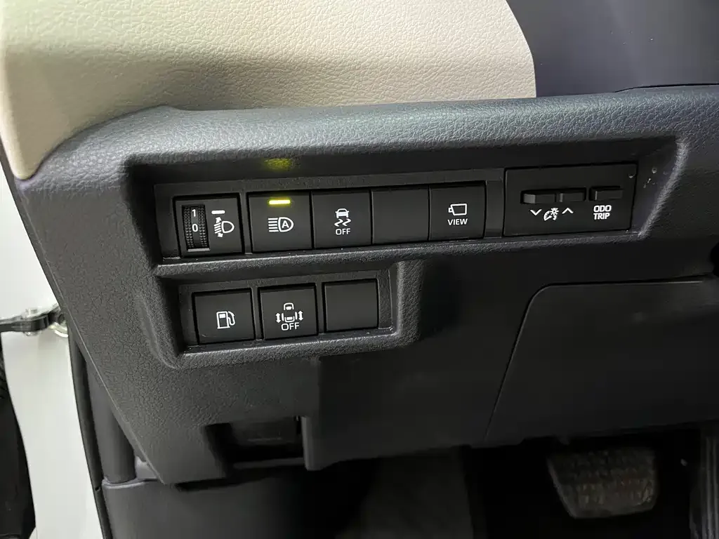 Toyota Granvia — фото 10