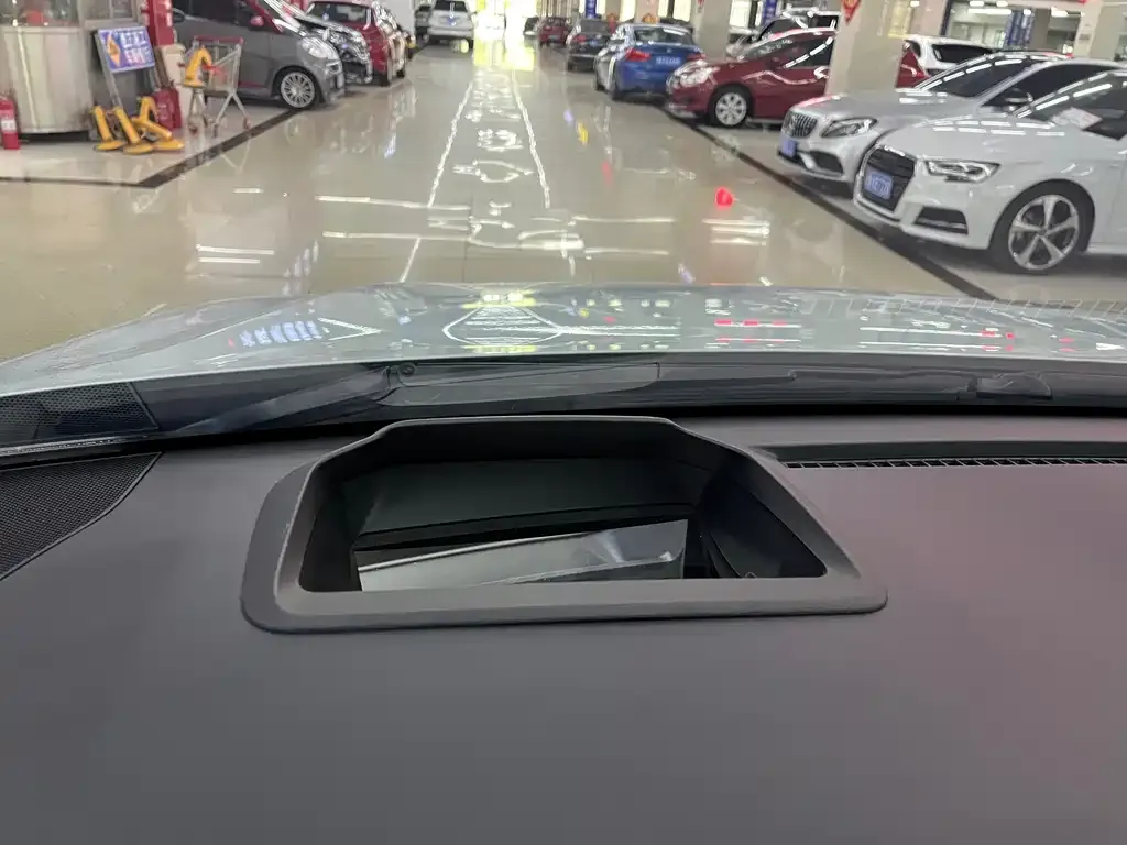 Toyota Granvia — фото 2