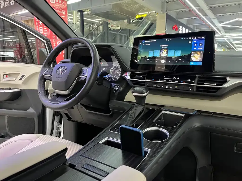 Toyota Granvia — фото 9