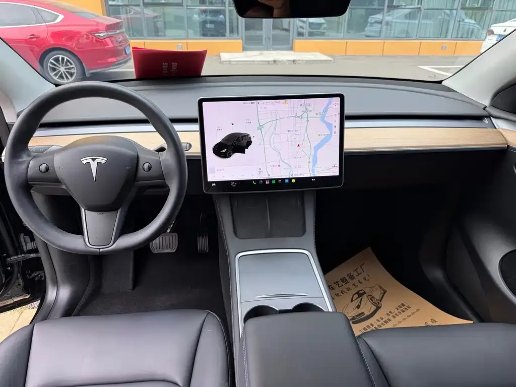 Tesla Model Y — фото 8