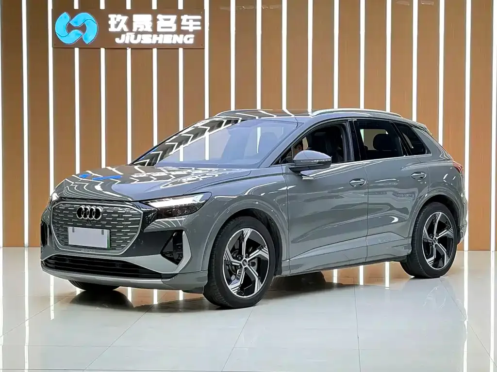 Audi Q4 e-tron — фото 1