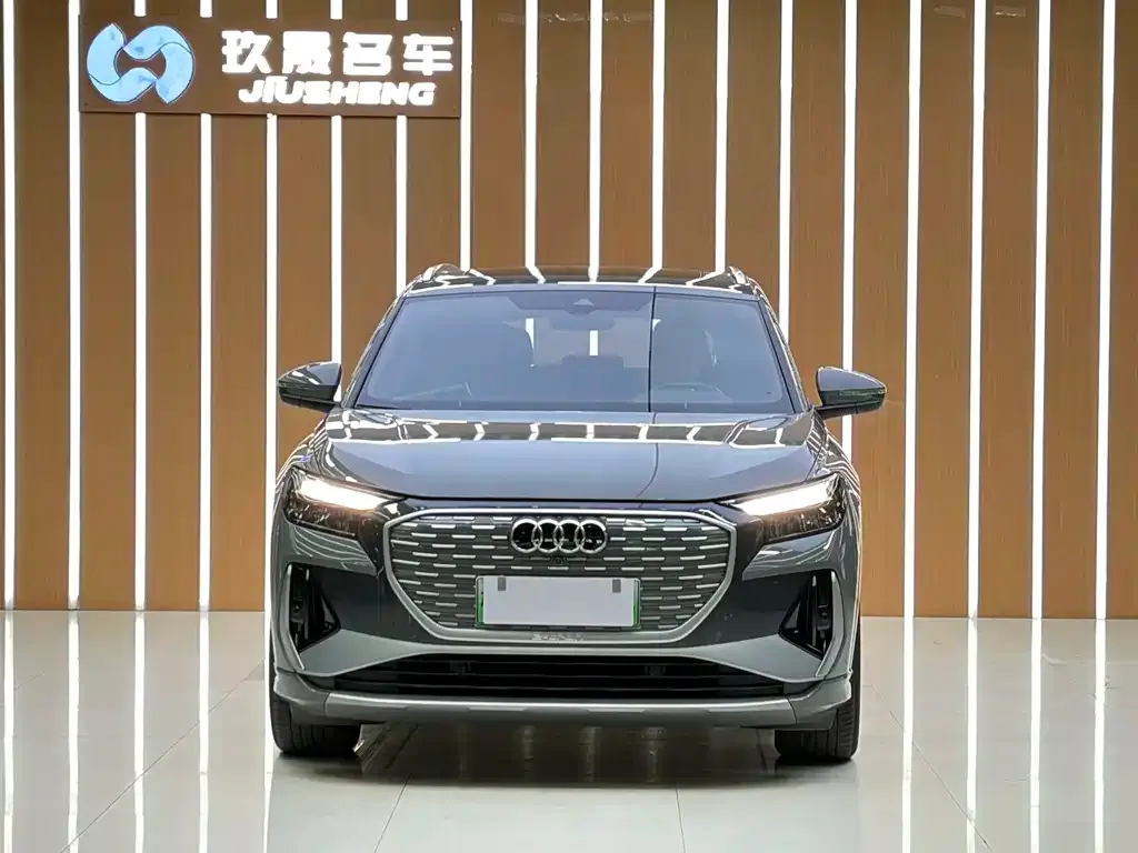 Audi Q4 e-tron — фото 2