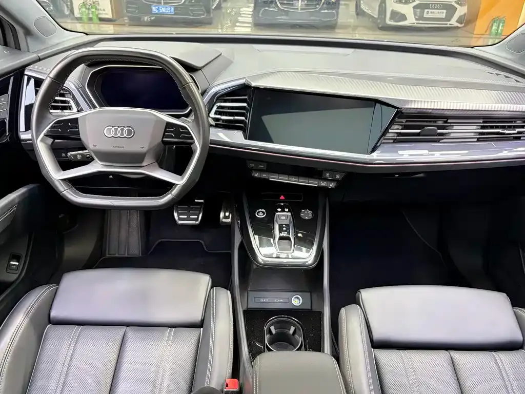 Audi Q4 e-tron — фото 6