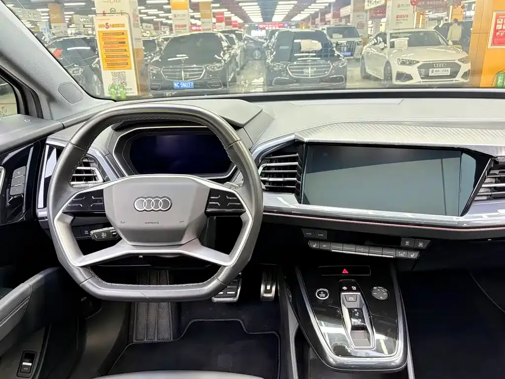 Audi Q4 e-tron — фото 10