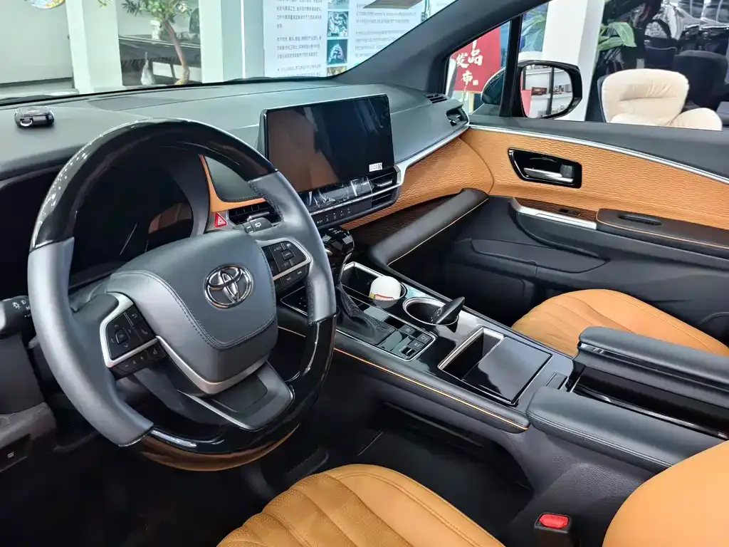 Toyota Granvia — фото 8