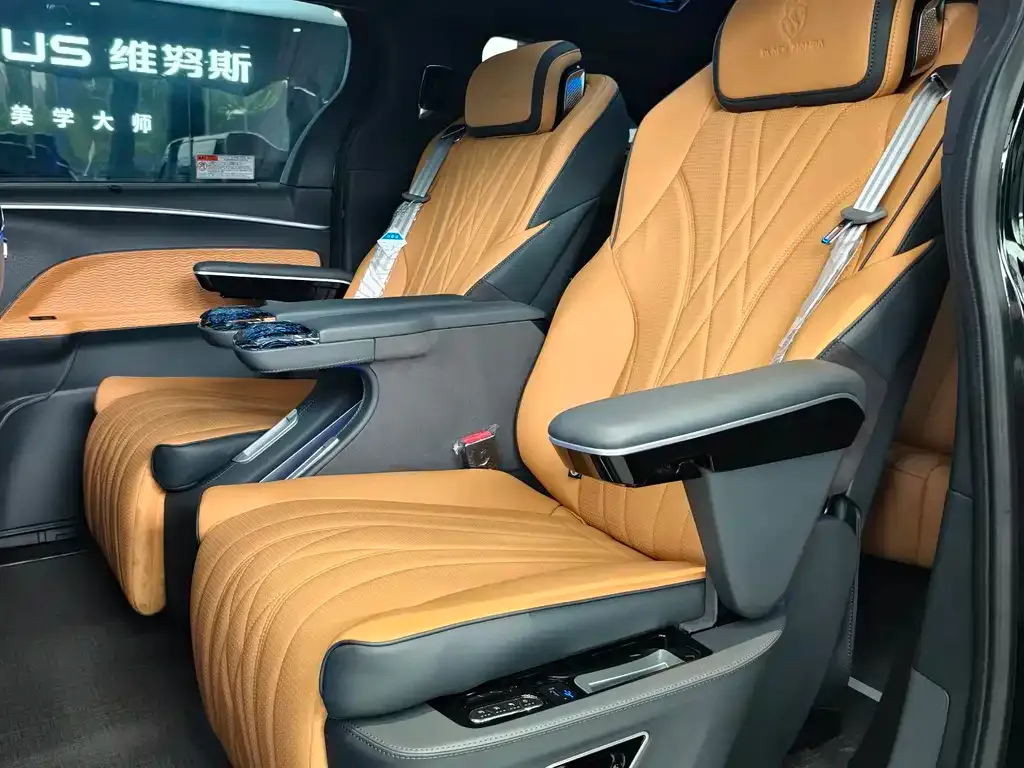 Toyota Granvia — фото 10