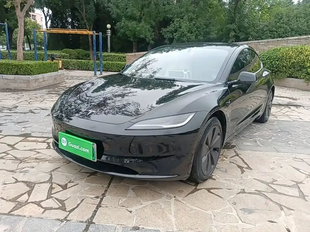 Tesla Model 3 — фото 1