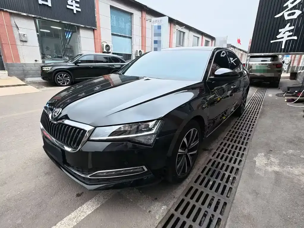 Skoda Superb — фото 1