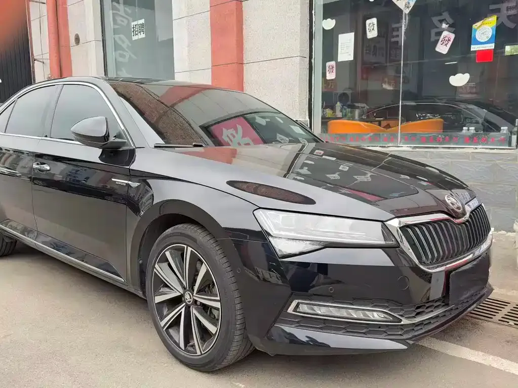 Skoda Superb — фото 8