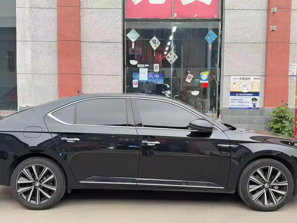 Skoda Superb — фото 10