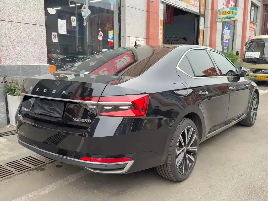 Skoda Superb — фото 9