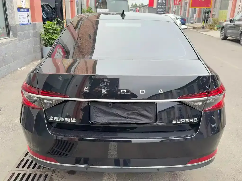 Skoda Superb — фото 7