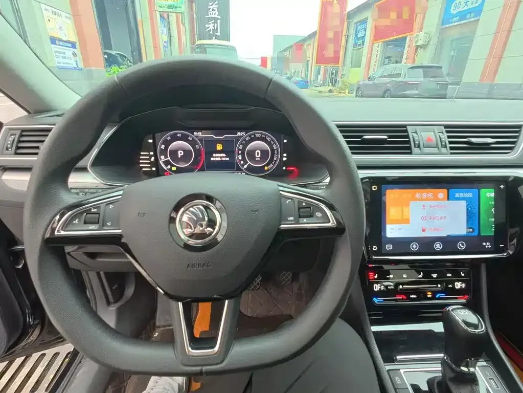 Skoda Superb — фото 6