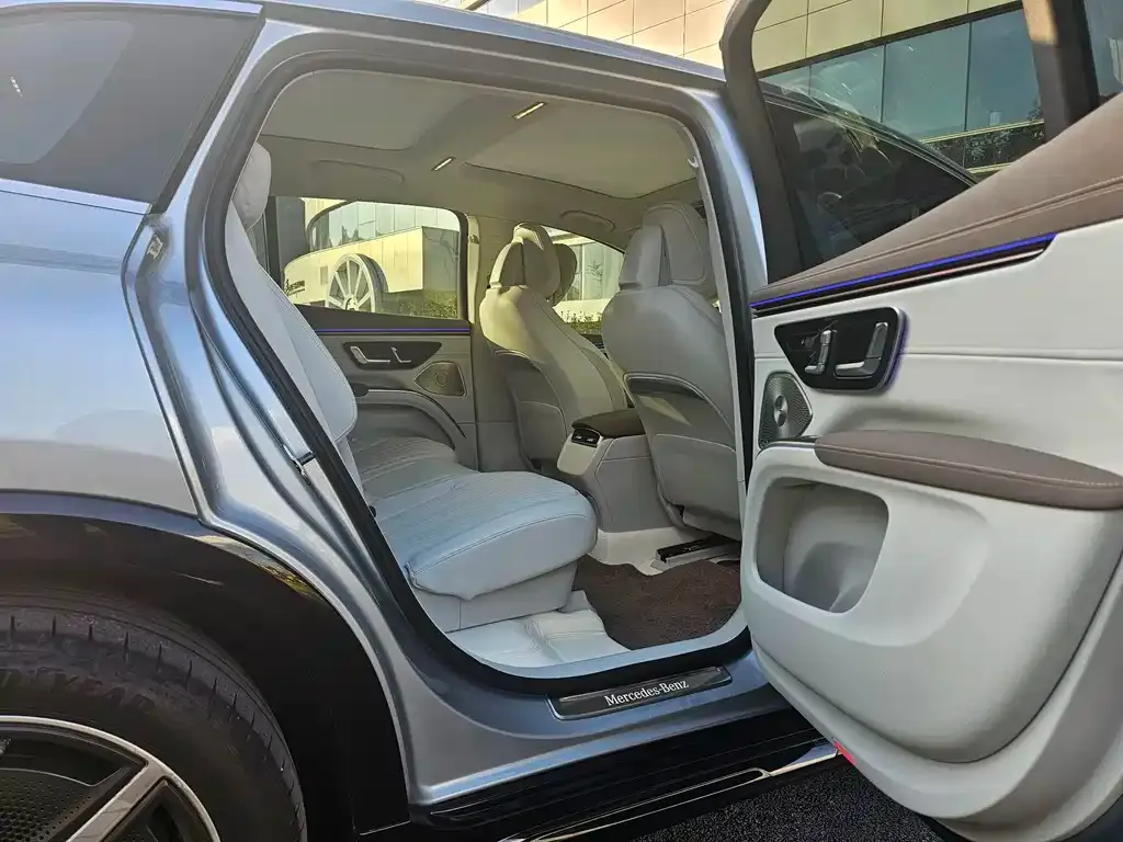 Mercedes-Benz EQS SUV — фото 7