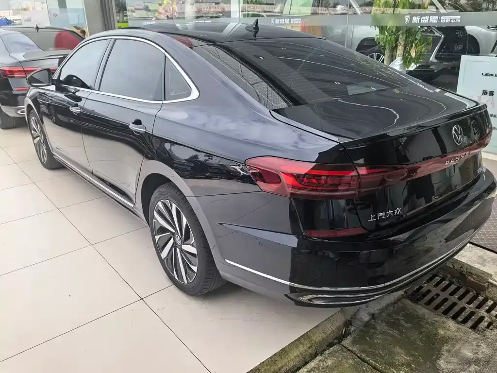 Volkswagen Passat — фото 9