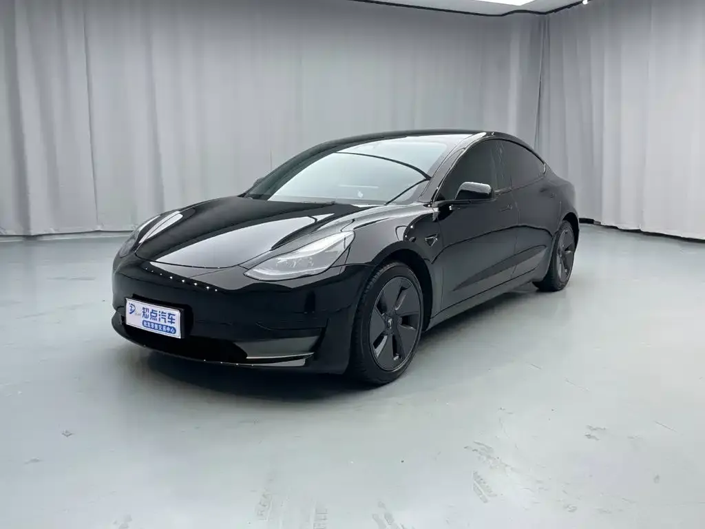 Tesla Model 3 — фото 1