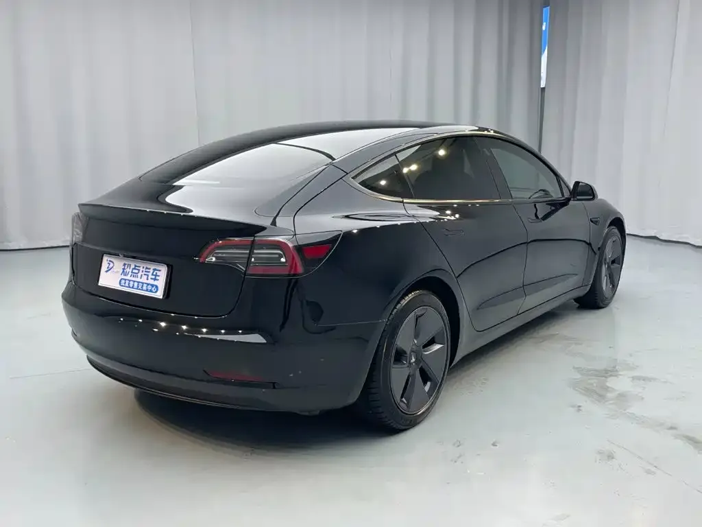 Tesla Model 3 — фото 7
