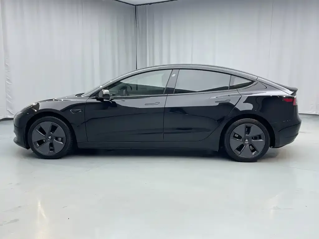 Tesla Model 3 — фото 4