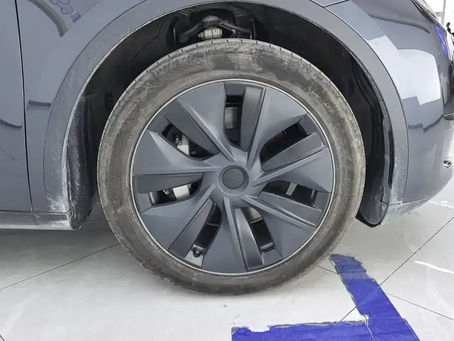 Tesla Model Y — фото 10
