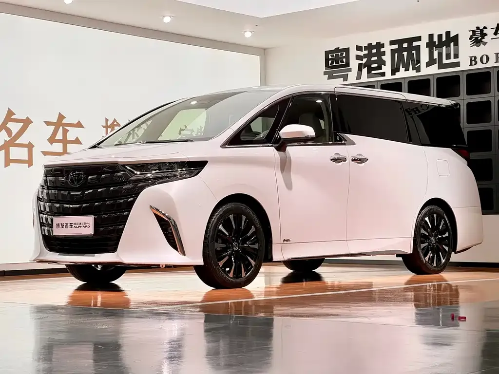 Toyota Alphard — фото 1