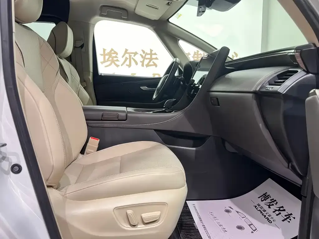 Toyota Alphard — фото 7