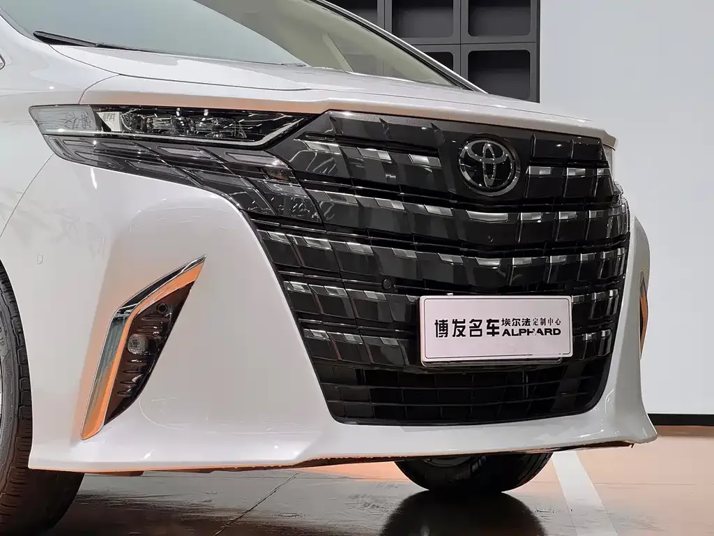 Toyota Alphard — фото 6