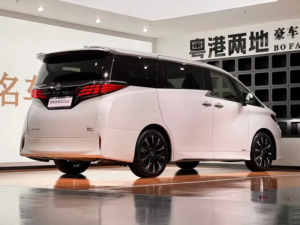Toyota Alphard — фото 9