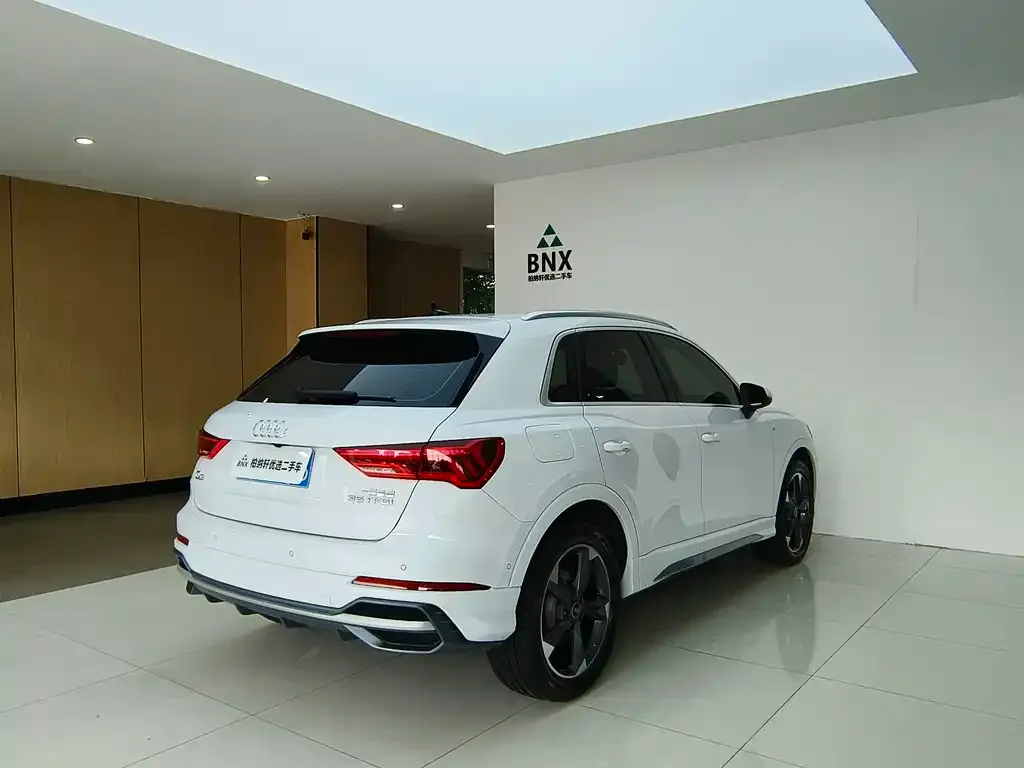 Audi Q3 — фото 10