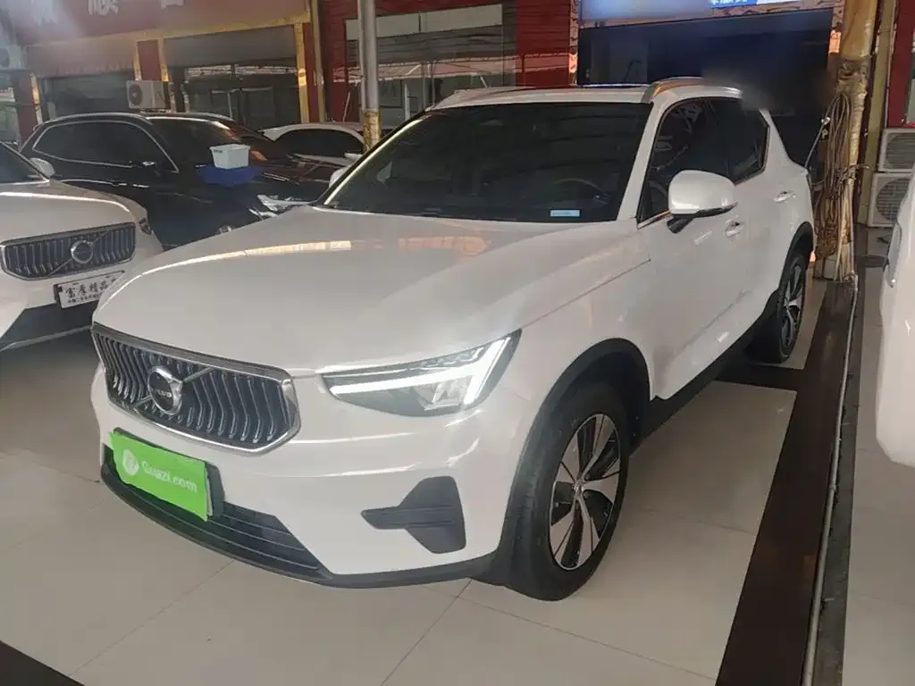Volvo XC40 — фото 1
