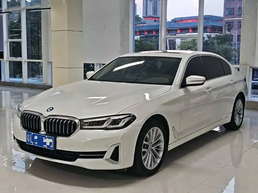 BMW 5 Series — фото 1