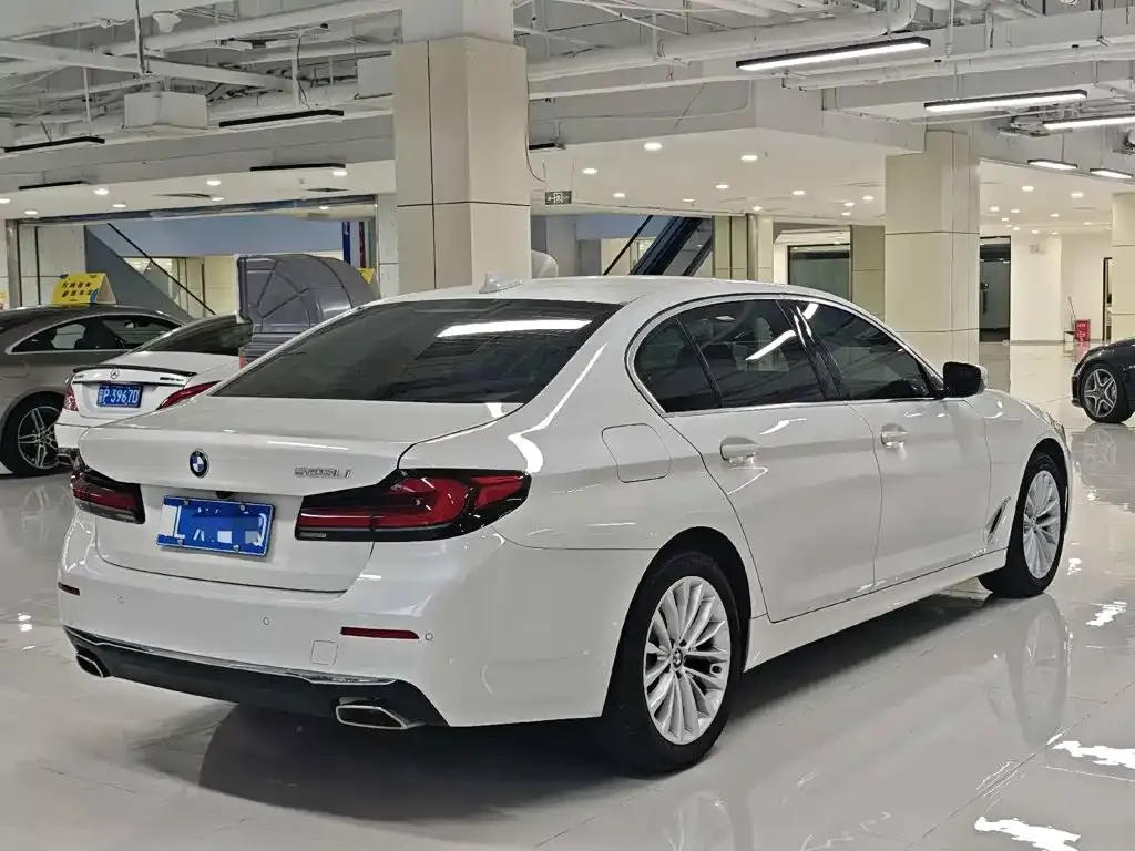 BMW 5 Series — фото 4