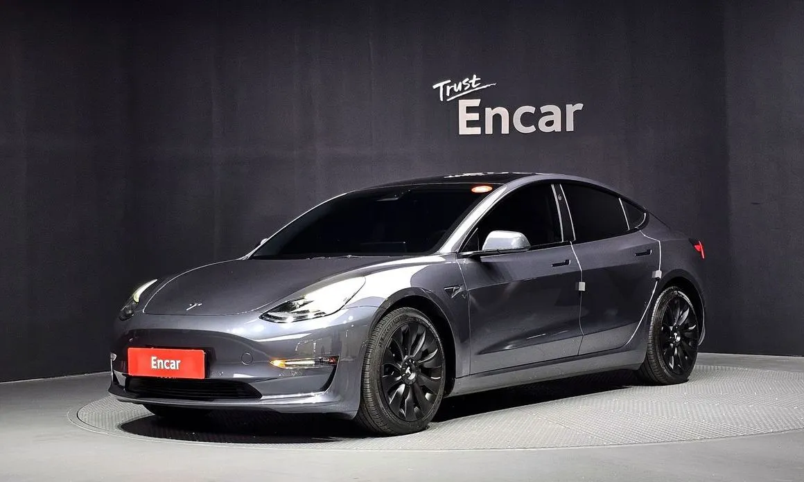 Tesla Model 3 — фото 1