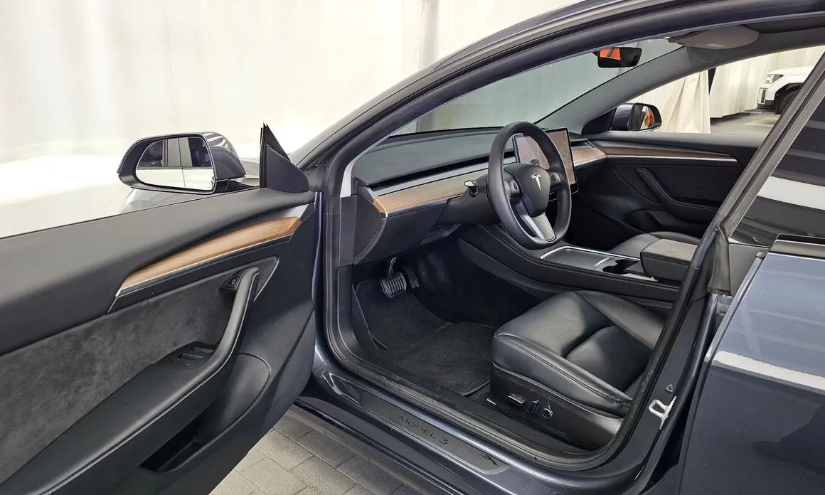 Tesla Model 3 — фото 3