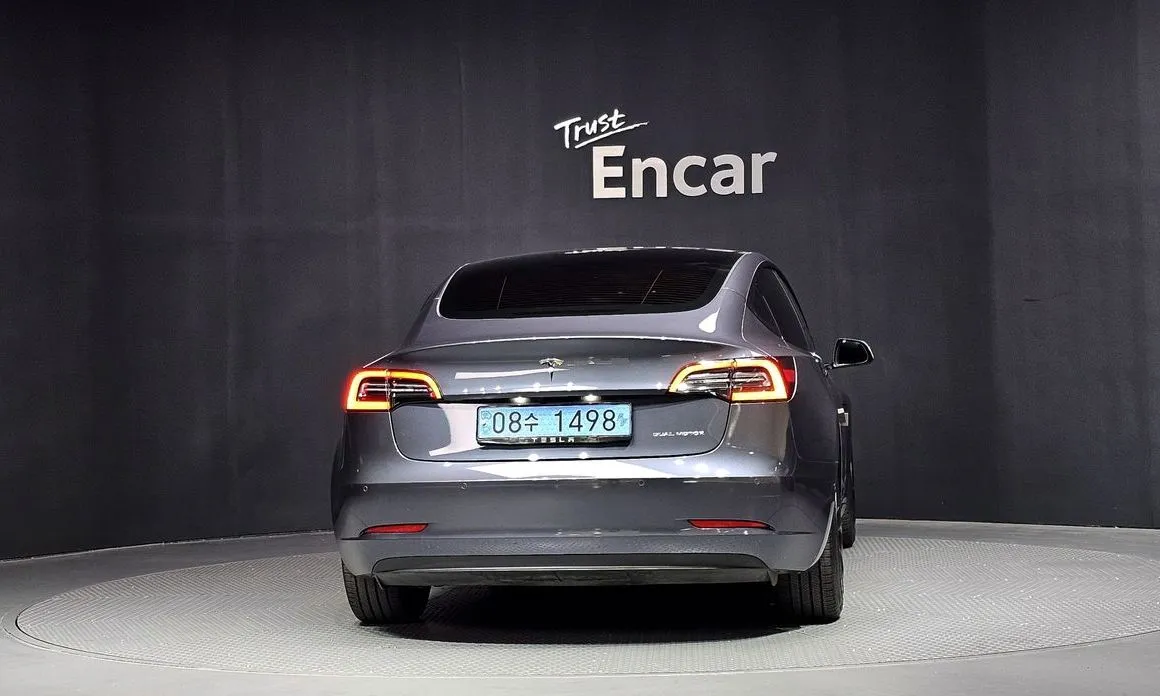 Tesla Model 3 — фото 9
