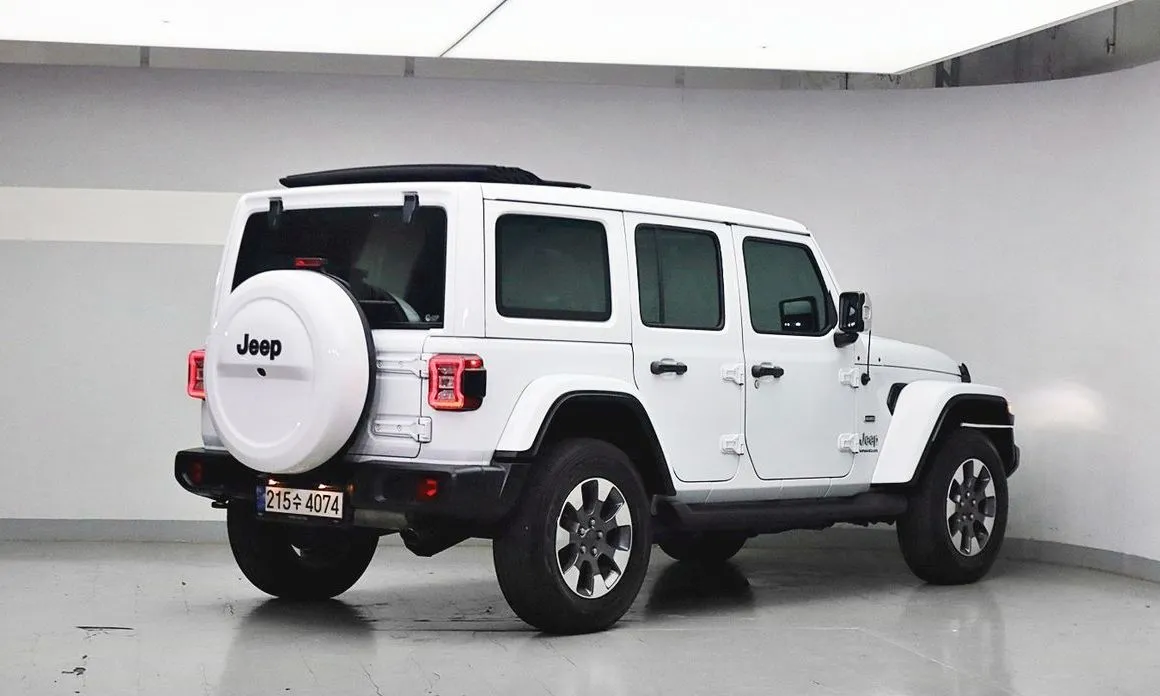 Jeep Wrangler — фото 8