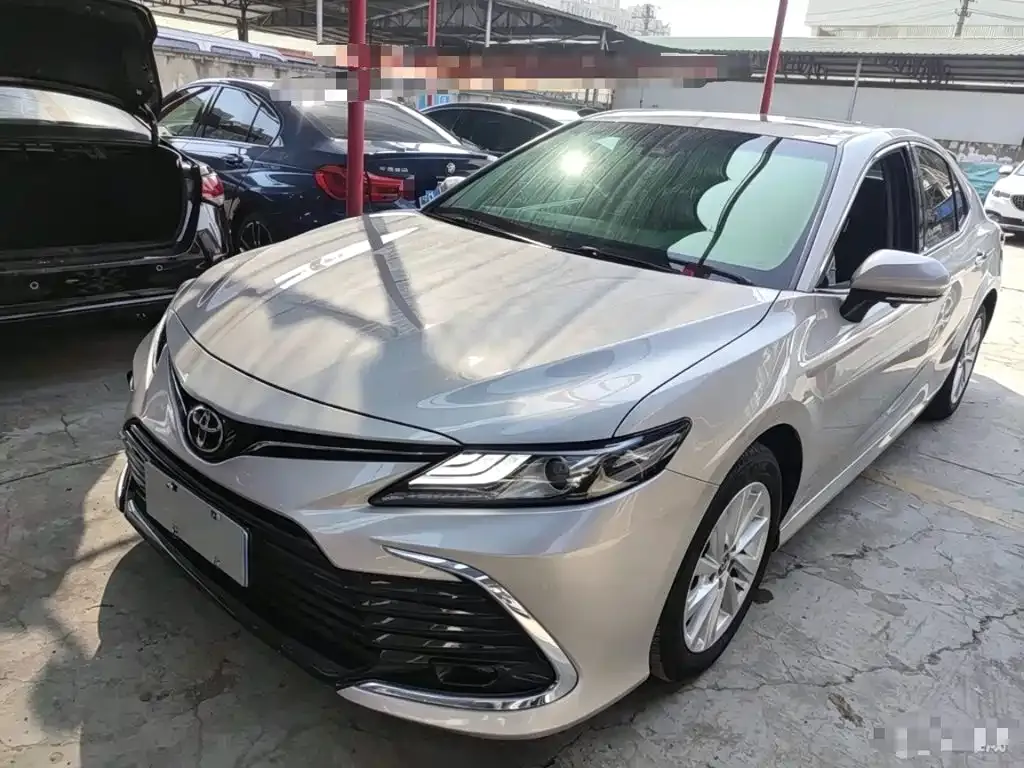 Toyota Camry — фото 2
