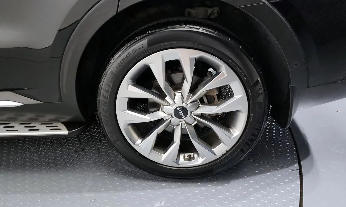 Kia Sorento — фото 8