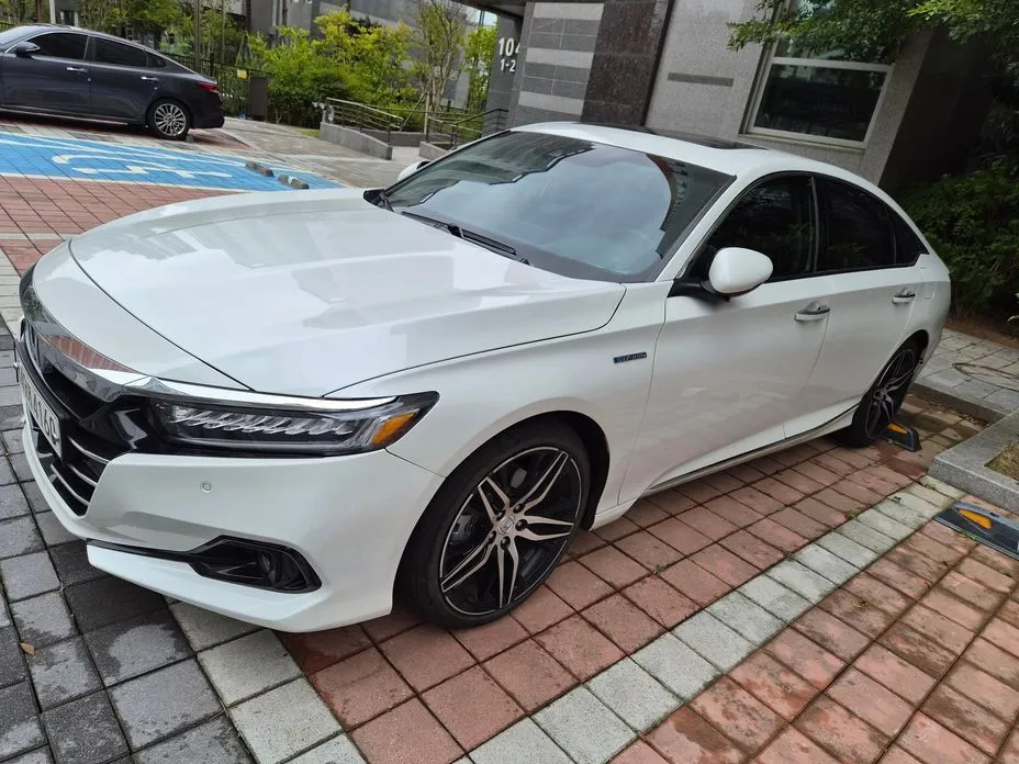 Honda Accord — фото 1