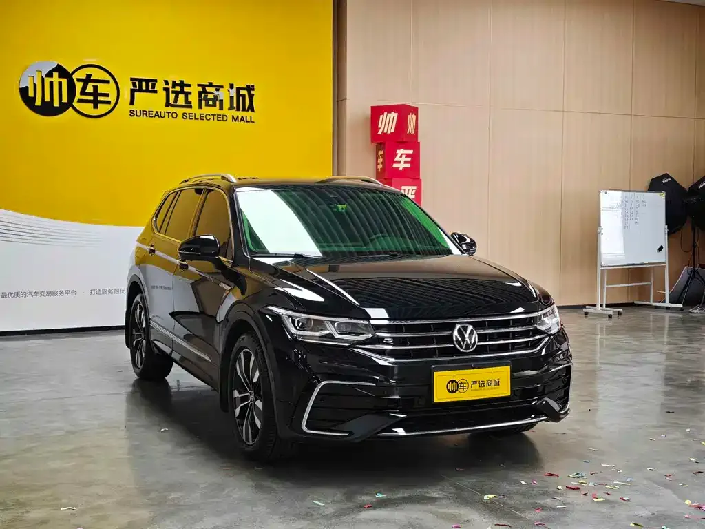 Volkswagen Tiguan L — фото 10